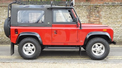 Land Rover Defender    90 NAS Soft-Top - 1994 Model Year Can