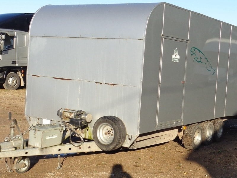 BRIAN JAMES COVERED TRI AXLE TRAILER T356