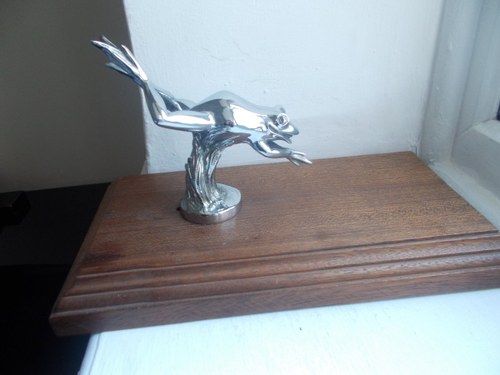 1960 VINTAGE LEAPING FROG CHROME ON BRONZE CAR MASCOT STUNNING  For Sale