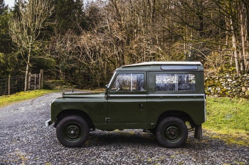 1967 Land Rover Series IIA Station Wagon In vendita (immagine 4 di 108)