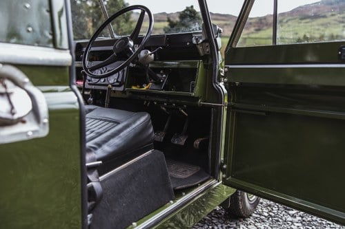 1967 Land Rover Series IIA Station Wagon In vendita (immagine 14 di 108)