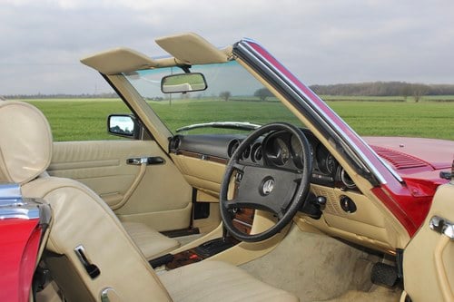 1982 Mercedes-Benz 280SL R107 till salu (bild 76 av 204)