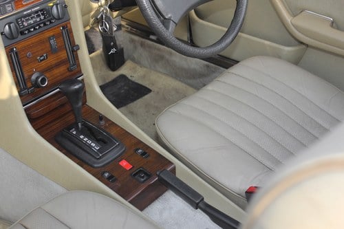 1982 Mercedes-Benz 280SL R107 till salu (bild 110 av 204)