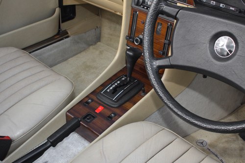 1982 Mercedes-Benz 280SL R107 till salu (bild 112 av 204)