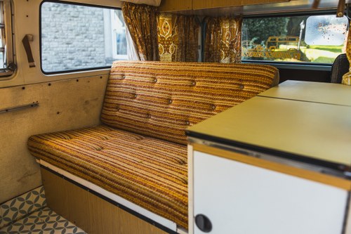 1974 Volkswagen T2b Transporter Camper zum Verkauf (Bild 31 von 107)