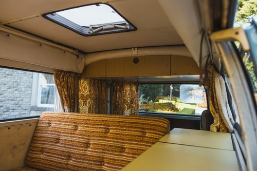 1974 Volkswagen T2b Transporter Camper zum Verkauf (Bild 32 von 107)