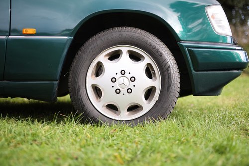 1995 Mercedes-Benz E320 till salu (bild 15 av 46)