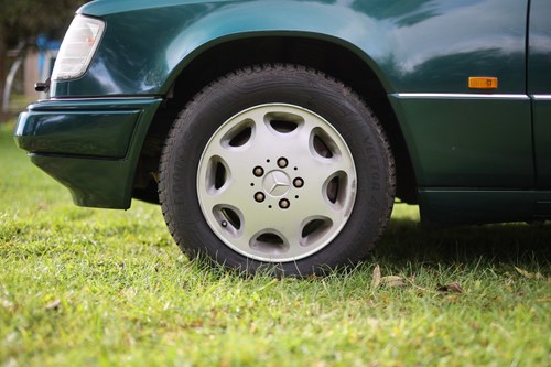 1995 Mercedes-Benz E320 till salu (bild 18 av 46)