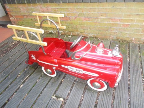VINTAGE TRI-ANG    FIRE ENGINE CHILD  PEDAL CAR  1960  In vendita