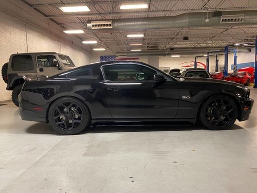 2014 Ford Mustang GT FastBack 5.0 V-8 Auto Black $24.7k  In vendita