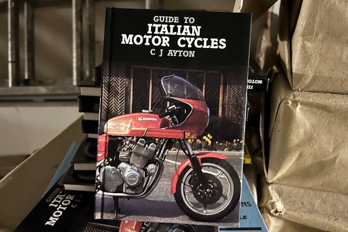 40 Packs of the Book 'Guide to Italian Motor Cycles' by C.J In vendita all'asta