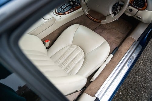 1998 Jaguar X100 XKR Paramount 450 In vendita (immagine 34 di 106)