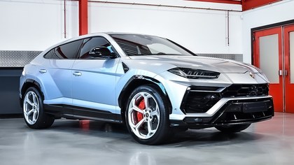 2022 Lamborghini URUS SUV 4,0L V8