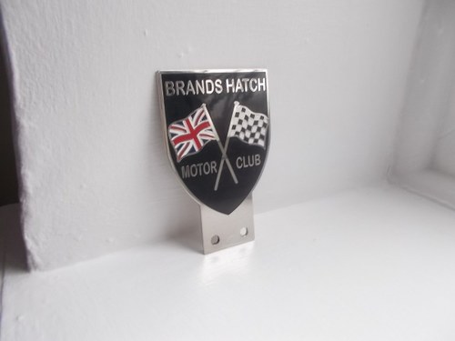 1970 BRANDS HATCH MOTOR CLUB CHROME ON BRASS AND ENAMEL CAR BADGE For Sale