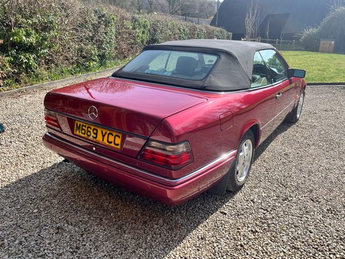 1994 Mercedes-Benz W124 E220 For Sale (picture 13 of 98)