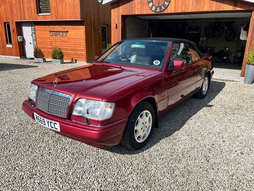 1994 Mercedes-Benz W124 E220 For Sale (picture 12 of 98)