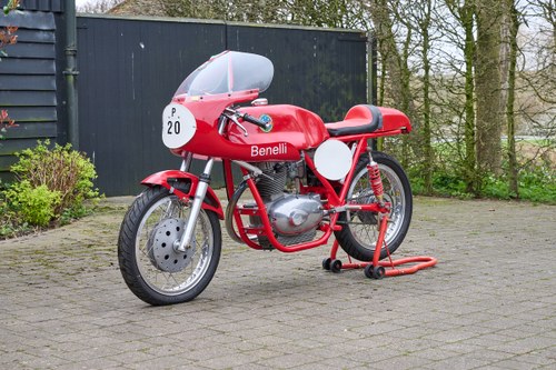 1967 Benelli 350 4C Racer zum Verkauf (Bild 14 von 73)
