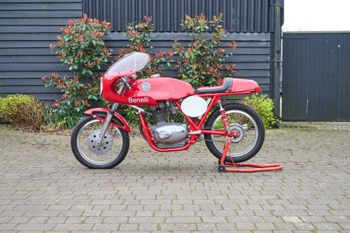1967 Benelli 350 4C Racer zum Verkauf (Bild 17 von 73)