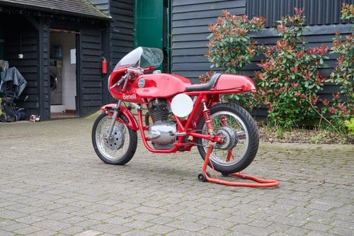 1967 Benelli 350 4C Racer zum Verkauf (Bild 4 von 73)