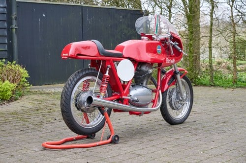 1967 Benelli 350 4C Racer zum Verkauf (Bild 7 von 73)