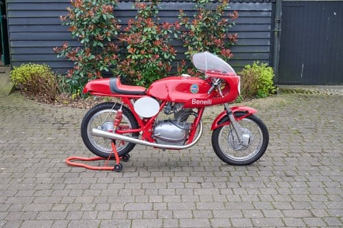 1967 Benelli 350 4C Racer zum Verkauf (Bild 6 von 73)