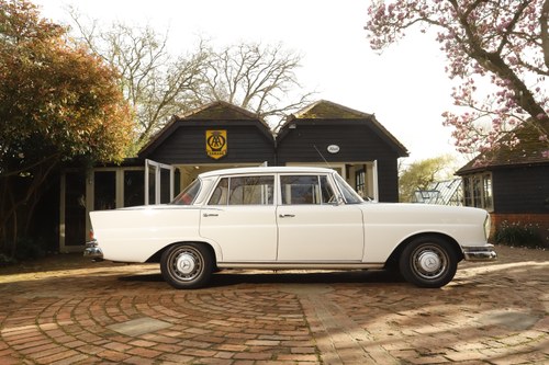 1964 Mercedes-Benz W111 220SB Te koop (foto 17 van 186)