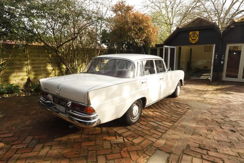 1964 Mercedes-Benz W111 220SB Te koop (foto 24 van 186)