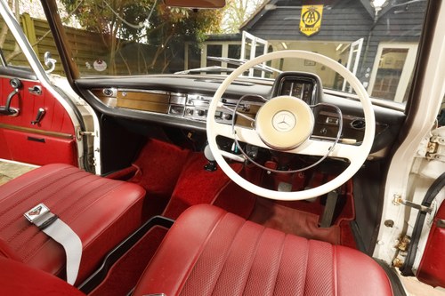 1964 Mercedes-Benz W111 220SB Te koop (foto 38 van 186)