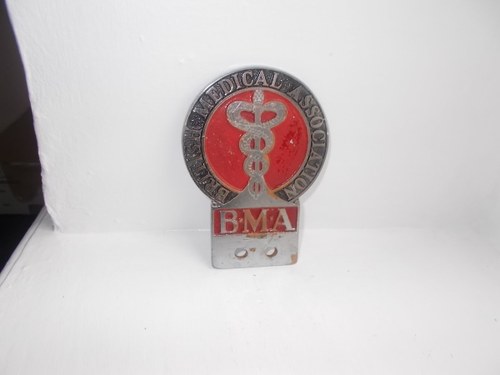 1930 VINTAGE JERSEY BMA CHROME ON BRASS CAR BADGE LOW NUMBER In vendita