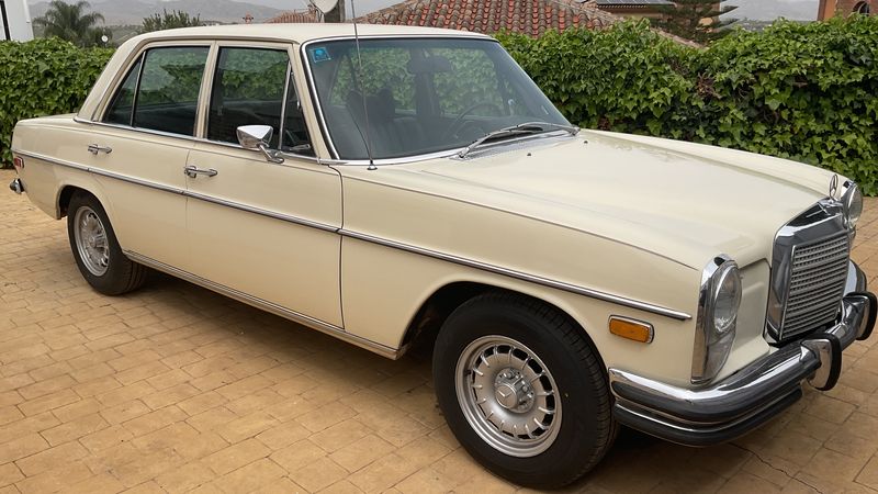 1972 Mercedes-Benz 250S (W114) For Sale (picture 1 of 48)
