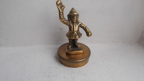 Picture of 1920 VINTAGE BRASS POLICE MONKEY MASCOT ON A VINTAGE RADIATOR CAP - For Sale