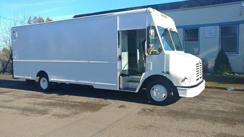 2005 Freightliner MT35 Chassis 20 Foot + Aluminum Lift~gate For Sale