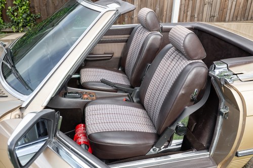 1985 Mercedes-Benz R107 380SL zum Verkauf (Bild 38 von 200)