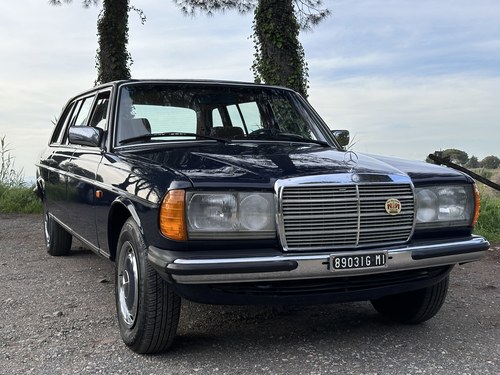 1980 Mercedes-Benz 300D Lang Te koop (foto 4 van 204)
