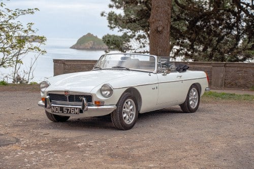 1974 MG B Roadster V8 For Sale (picture 3 of 130)