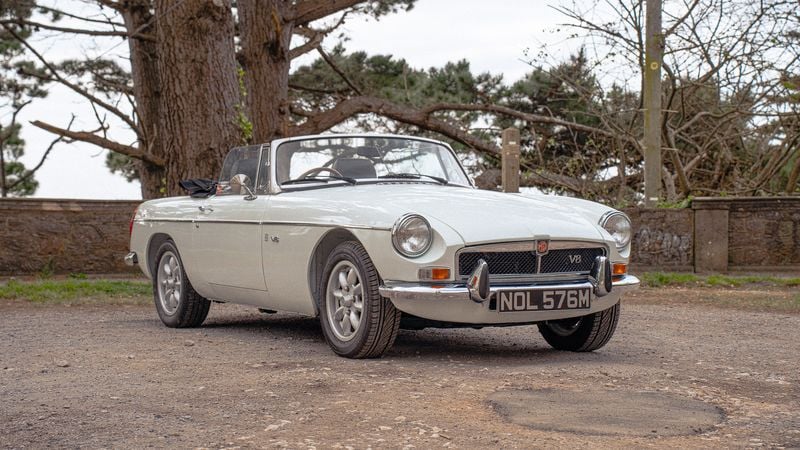 1974 MG B Roadster V8 For Sale (picture 1 of 130)
