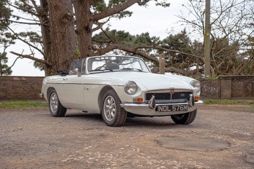 1974 MG B Roadster V8 For Sale (picture 1 of 130)