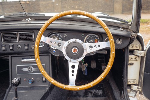 1974 MG B Roadster V8 For Sale (picture 24 of 130)