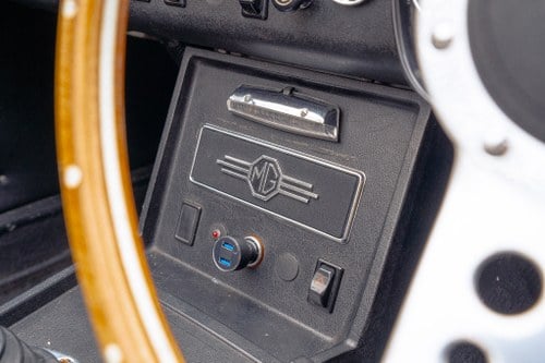 1974 MG B Roadster V8 For Sale (picture 30 of 130)