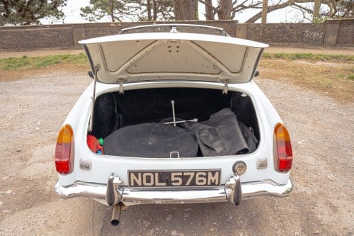 1974 MG B Roadster V8 For Sale (picture 51 of 130)