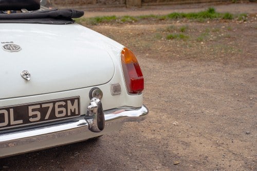 1974 MG B Roadster V8 For Sale (picture 78 of 130)