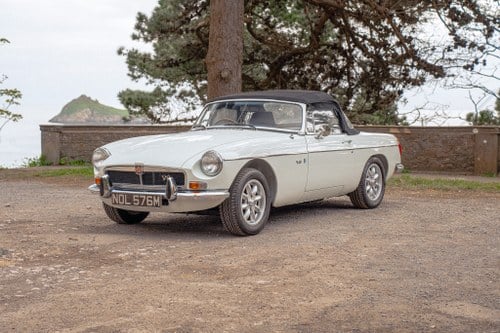 1974 MG B Roadster V8 For Sale (picture 10 of 130)