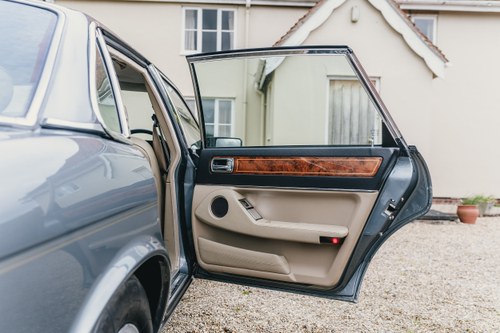 1990 Jaguar XJ40 Sovereign 4.0 For Sale (picture 46 of 142)