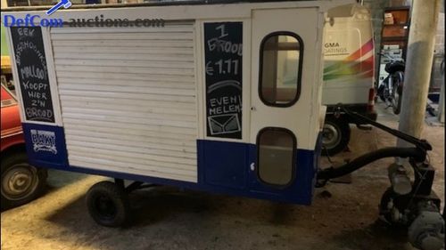 Picture of 1940 'Dog' post-war authentic food truck - For Sale