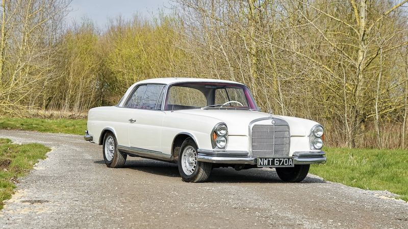 1963 Mercedes-Benz 220SE (W111) For Sale (picture 1 of 98)