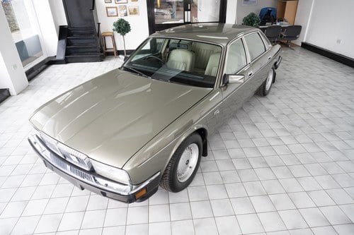 1987 Daimler XJ40 3.6 à venda (imagem 12 de 154)