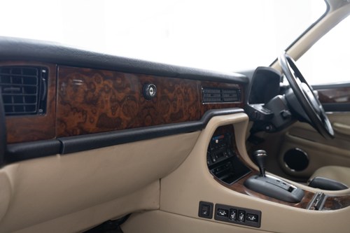 1987 Daimler XJ40 3.6 à venda (imagem 78 de 154)