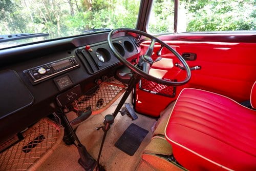 1975 Volkswagen Type 2 Bay Window Camper Conversion In vendita (immagine 27 di 200)