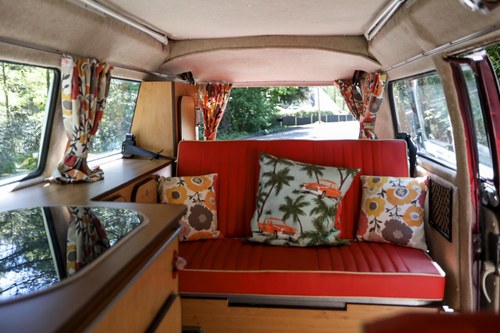 1975 Volkswagen Type 2 Bay Window Camper Conversion In vendita (immagine 65 di 200)
