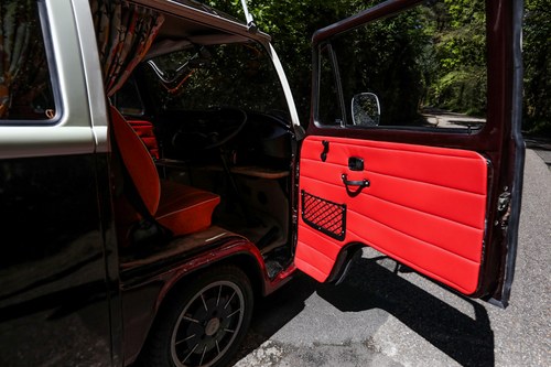 1975 Volkswagen Type 2 Bay Window Camper Conversion In vendita (immagine 32 di 200)